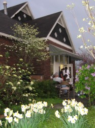 Dinner outdoors after the heavy rain, Nashville Friends Meeting, 2006-04-07