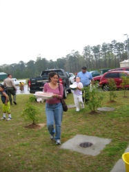 Picnic moving indoors, Choctaw Justice Hall, 2006-03-31