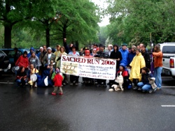 Sacred Run 2006 Group Picture, LBJ Memorial Park, Washington, D.C., 2006-04--22